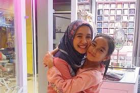 Berbagai pencarian yang telah admin temukan di dalam pencarian google menjadikannya trending topik perihal. Sang Ayah Menikah Lagi Untuk Ketiga Kalinya Sampai Dirinya Disebut Kebingungan Punya Ibu Tiri Baru Putri Engku Emran Ternyata Sempat Bilang Kangen Pada Laudya Cynthia Bella Bunda Aku Rindu