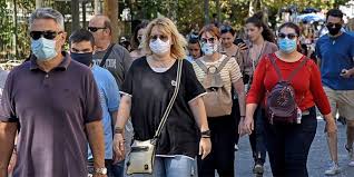 Αυτοί είναι οι δύο βασικοί παράγοντες που πρέπει να λαμβάνει υπόψη ο πολίτης για το αν θα φορέσει διπλή μάσκα. Rfiguc4 5 Etnm