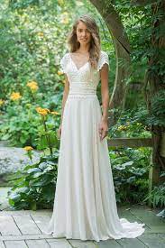 Hier findest du dein brautkleid, wenn deine hochzeit eine lässige feier sein soll, auf der du einfach nur dich und die liebe feierst romantik und ein mix. Lillian West Kollektionen Brautboutique