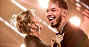 La reguetonera colombiana karol g confesó a través de un 'live' en instagram que batalla contra el karol g confirmó que dio positivo al coronavirus. Novio De Karol G Se Tatuo Una Foto De Ella En La Espalda En Provocador Videoclip Tv Y Espectaculo Biobiochile
