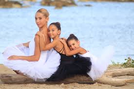 Circa tre anni fa maria zaffino, ex ballerina professionista di amici, ha. Borana Qirjazi Da Tirana Ad Amici Passando Per La Scala