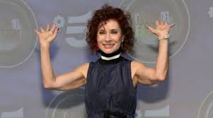 La cantante italiana ha comunicato sui social poche ore fa di aver dato ai. Oskuaeepi Zbnm