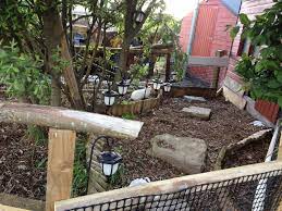 hallo van het voorjaar wil ik beginnen met het maken van een konijnenheuvel ik heb een hond en om de konijnen toch de v konijnenhokken konijn boerderijdieren