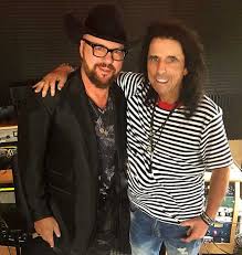 Ο Desmond Child στο studio με τον Alice Cooper