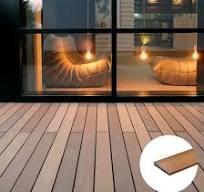 Terrasse extérieure texture bois revêtement de sol en composite plastique  et bois decking creux