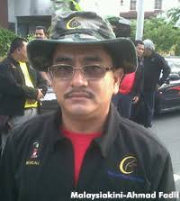 Presiden Persatuan Veteran Tentera Melayu (PVTM) Mohd Ali Baharom berkata (kanan), Khairy tidak patut masuk campur urusan NGO dengan mengkritik tindakan itu ... - e92f7621e56ca739354e7f4e595bf6a2