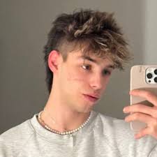 IRIS ROBLES (@iriiis_28)