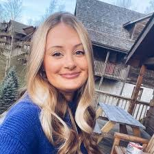 Amber Pardee's Instagram, Twitter & Facebook