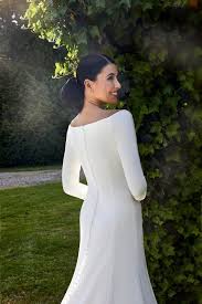 Dann einfach jetzt hier kostenlos anmelden und in zukunft alle folgen von koenigliche brautkleider aufnehmen und runterladen. Das Neuste Hochzeitskleid Von Modeca Koniglich Wie Meghan Brautkleid Schlicht Hochzeitskleid Brautkleid