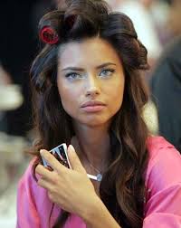 Pelo adriana lima adriana lima face adriana lima makeup brunette beauty hair beauty short hair bun bikini modells victoria's secret lovely eyes more information. Pin On Hair