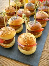 Facili per un goloso buffet homemade! Dolcemente Salato Piccoli Hamburger Di Pollo Limone E Senape