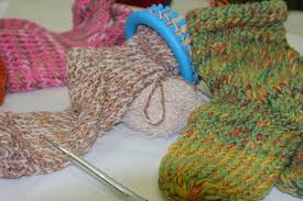 Learn how to knit socks on a sock loom with mikey. Sock Knitting On A Round Loom Pattern And Tutorial Knitting Things