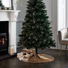 No christmas tree would be complete without the perfect christmas tree skirt underneath it. Best Christmas Tree Skirts From Wicker To Sequins For A Perfect Finish To Your Real Or Artificial Tree