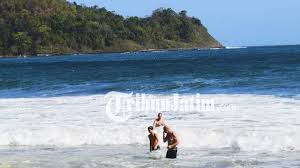 We did not find results for: Dibalik Bukit Ada Surga Tersembunyi Di Kabupaten Jember Bernama Pantai Nanggelan Tribun Jatim