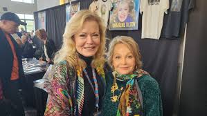 therealraywise ("Blair Sullivan") & @cathypodewell ("Cally Harper Ewing")  at @theterrorcon in Marlboro Massachusetts.