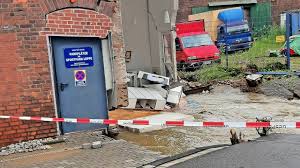 We have got 9 images about unwetter nrw images, photos, pictures, backgrounds, and more. Wie Ein Landarzt Das Unwetter In Nrw Erlebt Hat