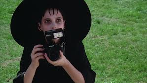 Dva roky po lucasovi prišla rola v burtonovom beetlejuice (1988) a winona sa stala hviezdou. Nikon Photo Camera Used By Winona Ryder In Beetlejuice 1988