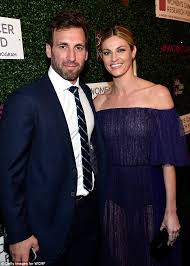 View the latest erin andrews photos. Erin Andrews Stands Out In Sheer Off The Shoulder Dressr Daily Mail Online