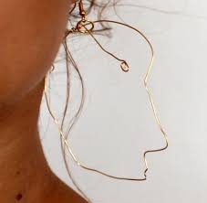 Claire's a des centaines de clous d'oreilles super tendances pour toi ! Boucles D Oreilles Visage Diy En Fil De Cuivre Perles Co