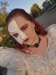 Appreciate this DIY Halloween mask?