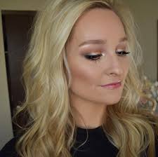 Victoria looking fierce.. and swipe right for the most gorgeous smile! Both  to die for, right?🥰 @victoriavermeer draagt hier de Misty Morning 50cm/160  gram💫