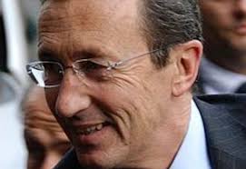 Il racconto di la russa: Gianfranco Fini Riciclaggio E Sequestro Beni Gip Implicazioni Inquietanti Casa Di Montecarlo