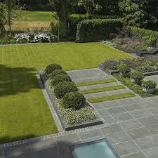 Hampstead S Premier Roads An Upscale Garden Design For Rear And Front Impressive Gardens Outdoor Gardens Design Hardscape Patio Landscape Design