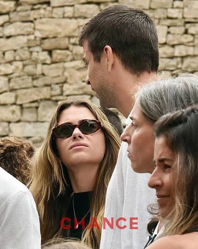 🖤 Gerard Piqué, desolado en el último adiós a su abuela paterna, arropado  por Clara Chía. El exfutbolista se ha despedido de Lina Rovira Montsant,  que fallecía a los 102 años, acompañado