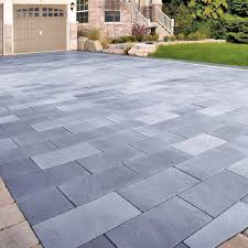 12 Stunning Modern Driveway Ideas And Layouts Moderndrivewaypaving Modern Driveway Driveway Paving Driveway Design