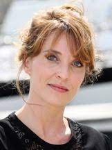 Isa and gaby, a couple in their forties, parents of 3 children from 8 to 16 years, strive to be up to their task, while juggling their marital duties. Casting Parents Mode D Emploi 2013 Staffel 2 Filmstarts De