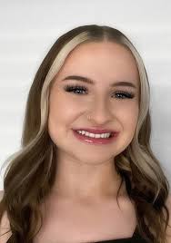 Sara Mader's Instagram, Twitter & Facebook