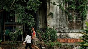 Apapun kekurangan yang ada dalam dirinya, ditutupi hephaestus dengan kekuatan yang luar biasa. Potret Rumah Tua Peninggalan Belanda Yang Tersembunyi Di Tangsel