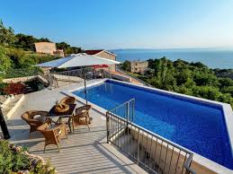 Der Pool Mit Meerblick Und Sonnenliegen Ferienhaus Ferien Urlaub