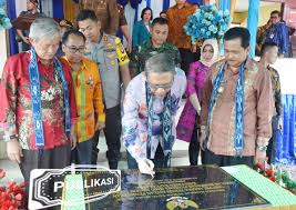 Sayap dengan rentangan 5 bulu melambangkan dasar pendidikan adalah pancasila. Pastikan Wajib Belajar 9 Tahun Tahun Ajaran Baru Sma Negeri Di Kalbar Tidak Dipungut Biaya