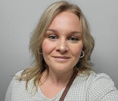 Kelsie Dale's Instagram, Twitter & Facebook