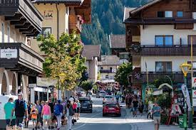 Mayrhofen sits between the penken and the ahorn mountains which provide ski runs in the winter and mountain biking, hiking and paragliding in the summer. Mayrhofen Ferienregion Zillertal Tirol Ort