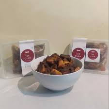 It has spread across indonesian cuisine to the cuisines of neighbouring southeast asian countries such as malaysia, singapore, brunei and the philippines. Rendang Daging Sapi Asli Bukittinggi Padang Shopee Indonesia
