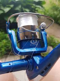 How do you put line on a fishing pole? Fishing Line Stuck Under Reel Cant Get It Out And It Doesnt Screw Open Fishing Gear