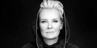 Dahlgren, müzisyen/yapımcı bruno glenmark tarafından 1978'de sveriges magasin adlı tv programında göründükten sonra keşfedildi ve. Eva Dahlgren Pa Stor Hostturne