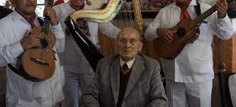 Los manifestantes realizaron pintas y colgaron carteles en el muro de la casa del expresidente luis echeverría, quien gobernó de 1970 a 1976. Luis Echeverria El Impune Aristegui Noticias