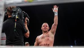 Facebook gives people the power. Boks Komedia W Tarnowie Lukasz Rozanski Walczyl Z Rywalem Ktory Kladl Sie Po Kazdym Ciosie Wideo Sportowy24