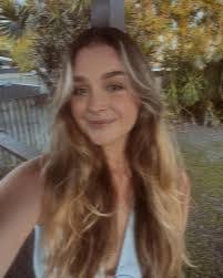 Lily Sinclair's Instagram, Twitter & Facebook