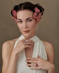 A mosaic of colours and forms Each piece, set with amethyst or rubellite,  is accented with diamonds, adding to the shimmering allure. The Mistra  jewellery collection offers a variety of vibrant, gem-rich