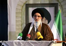 انتقاد امام‌جمعه کرج از حذف نام شهیدان سلیمانی و ‌رئیسی از کتب درسی - تسنیم