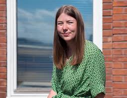 Astrid hoem, a survivor of the 2011 shooting on utoeya, retraces the steps of her escape from anders behring breivik. 22 Juli Hvis Vi Glemmer Kan Det Skje Igjen Intervju Med Astrid Hoem Auf No Time For Silence