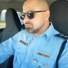 אחרי שנתקעתי באמצע שום מקום עם צמיג קרוע. ממליץ לקנות גלגל רגרבי ולנסוע  ברוגע. קניתי אצל צמיגי מנשקו אשדוד Guy Menashko מחיר הגיוני ושירות מעולה.  גלגל נתפס יפה ולא זז במהלך הנסיעה