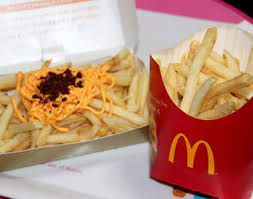 薯條（美式英文： french fries ，英式英文： chips ）是一種把馬鈴薯切成條狀後油炸而成的食品，是最常見的速食食品之一，流行於美國及歐洲等地。 一些工業化生產的薯條則是由打碎的馬鈴薯泥壓製成條狀後油炸而成。. ç¶²å‹ç¥¨é¸ æœ€å¥½åƒçš„éº¥ç•¶å‹žé¤é»ž æœ€å¥½åƒçš„ä¸€å®šæ˜¯è–¯æ¢é€™é‚„æœ‰å¿…è¦è¨Žè«–å—Ž