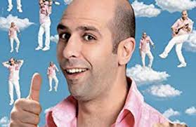 Checco zalone, un giovane pugliese che sogna di diventare cantante, è stato lasciato dalla sua ragazza perché insegue un sogno difficile da realizzare mentre lei vorrebbe sposarsi e mettere su famiglia. Cado Dalle Nubi In Onda Stasera Su Canale 5 Trama Cado Dalle Nubi E Cast Cado Dalle Nubi