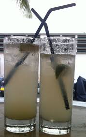 lovers please get rid of straws 坐下来用杯子已经挺不错了 唯吸管还在 green footprints glass of milk food