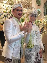 Ali syakieb jawab kemungkinan balikan dengan sang mantan, citra kirana setelah menikah dengan margin winaya. 5 Hal Menarik Dari Pernikahan Rezky Aditya Dan Citra Kirana Kumparan Com